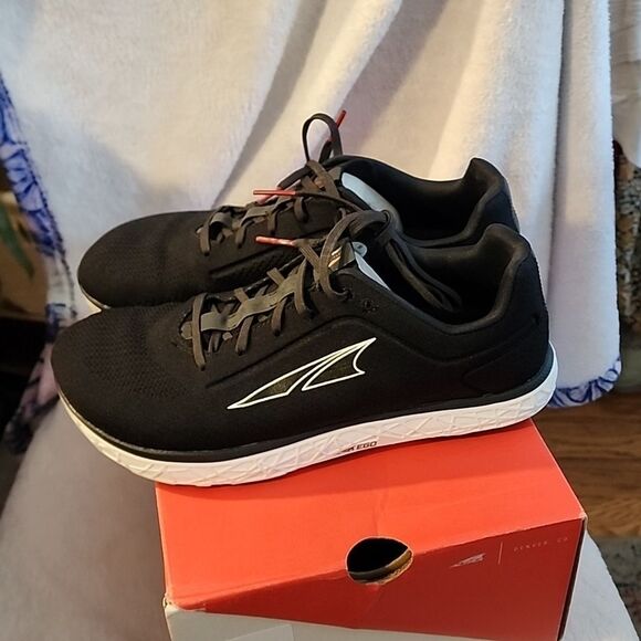 Altra M Escalante 2.5 size 11.5 - Picture 1 of 7